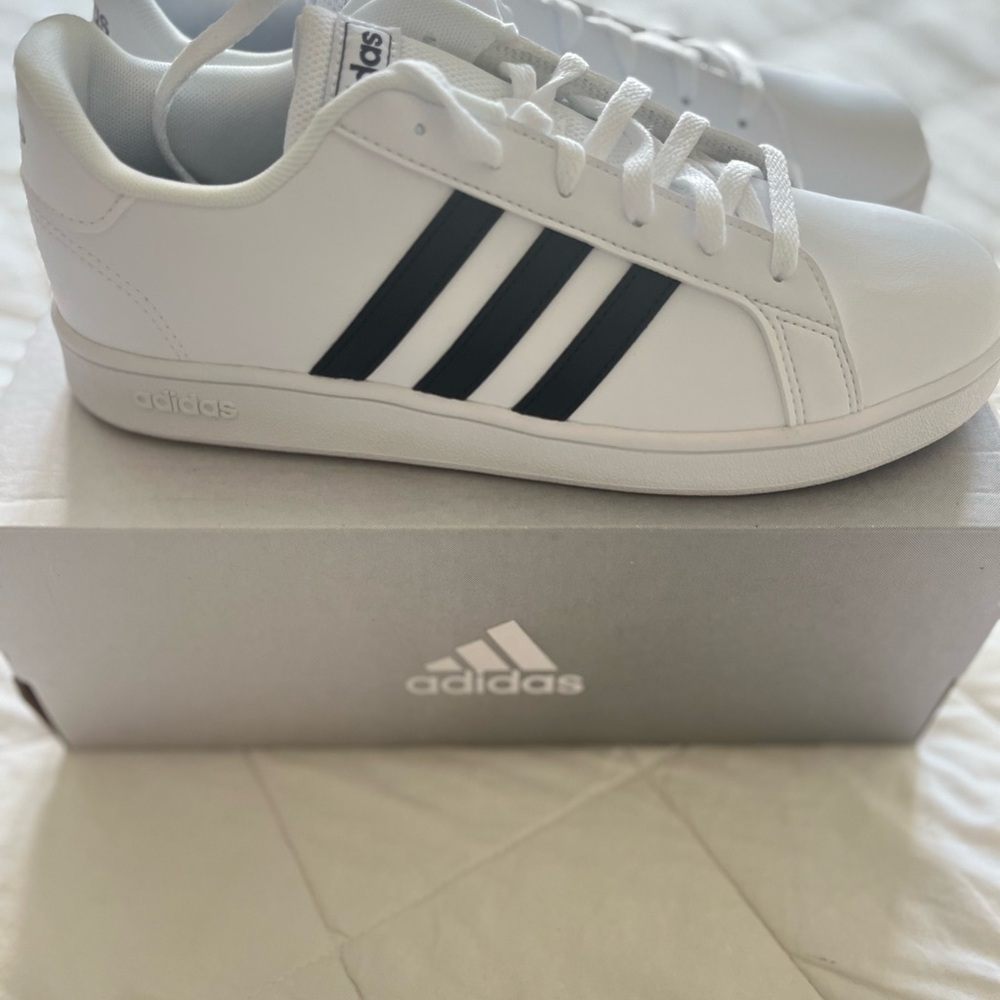 Adidas Grand Court K, White w black stripes, Mens size 7 BNWT - Picture 2 of 9